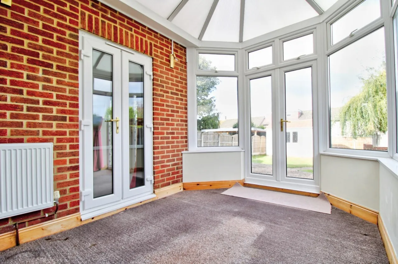 The Crescent, Upminster, RM14, photo 9