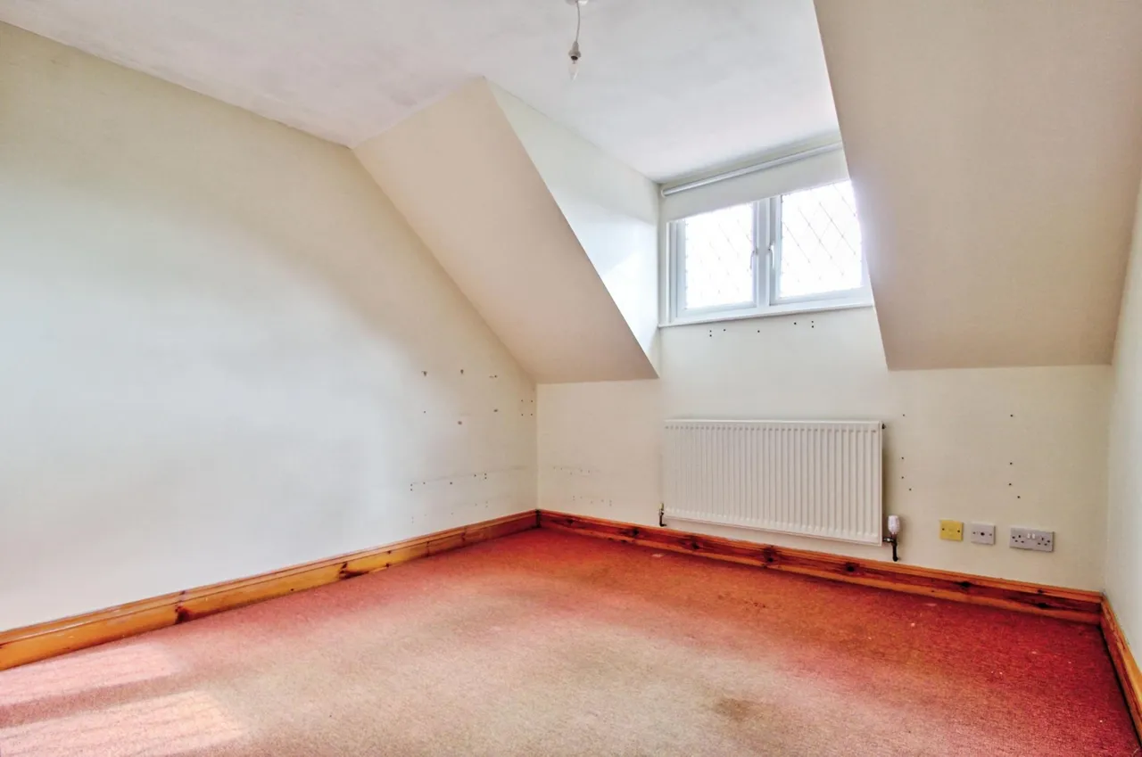 The Crescent, Upminster, RM14, photo 13