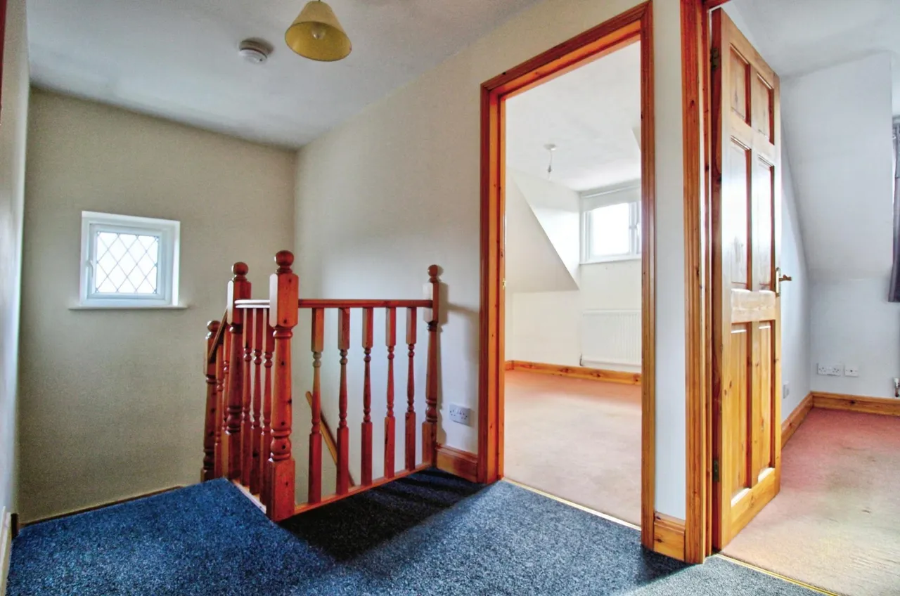 The Crescent, Upminster, RM14, photo 10