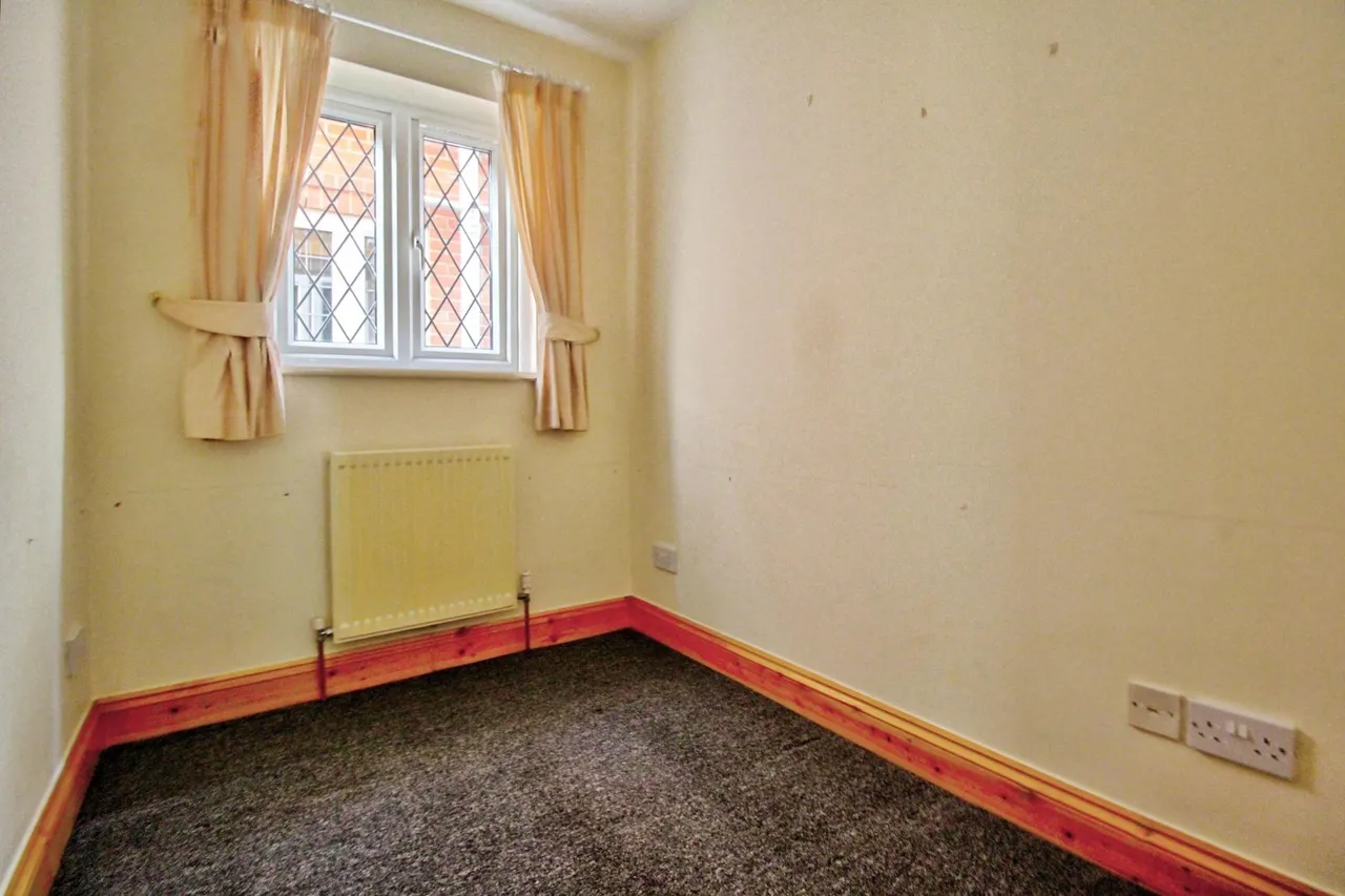 The Crescent, Upminster, RM14, photo 7