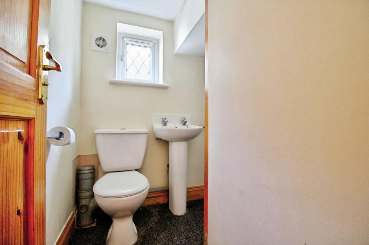 The Crescent, Upminster, RM14, photo 8