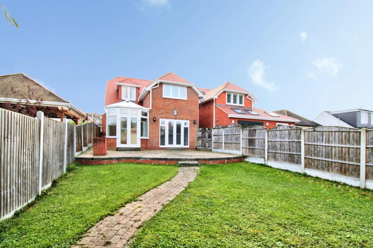 The Crescent, Upminster, RM14, photo 17