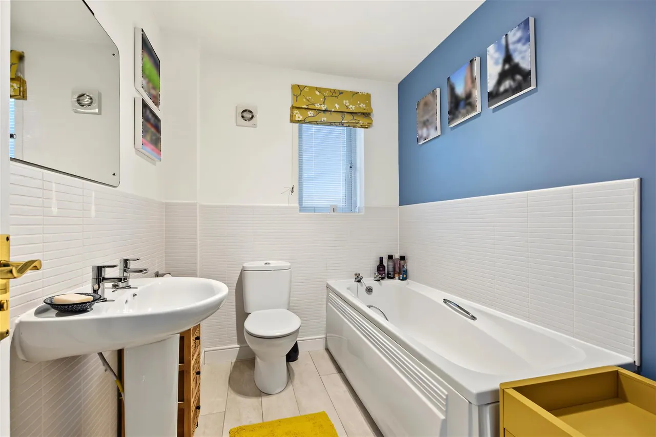 Bartley Gardens, Calverton, NG14, photo 9