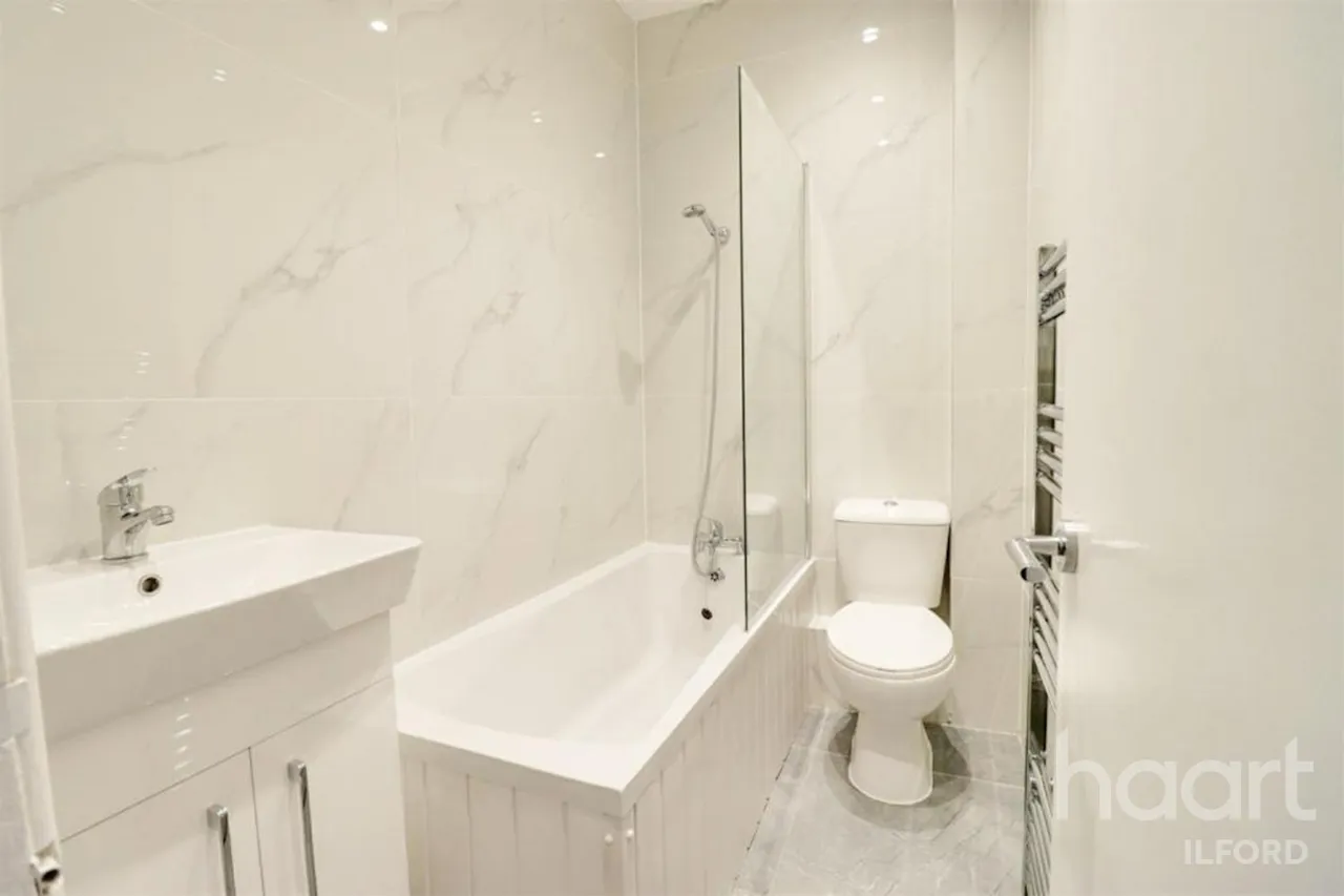 Aldborough Road South, IG3, photo 5
