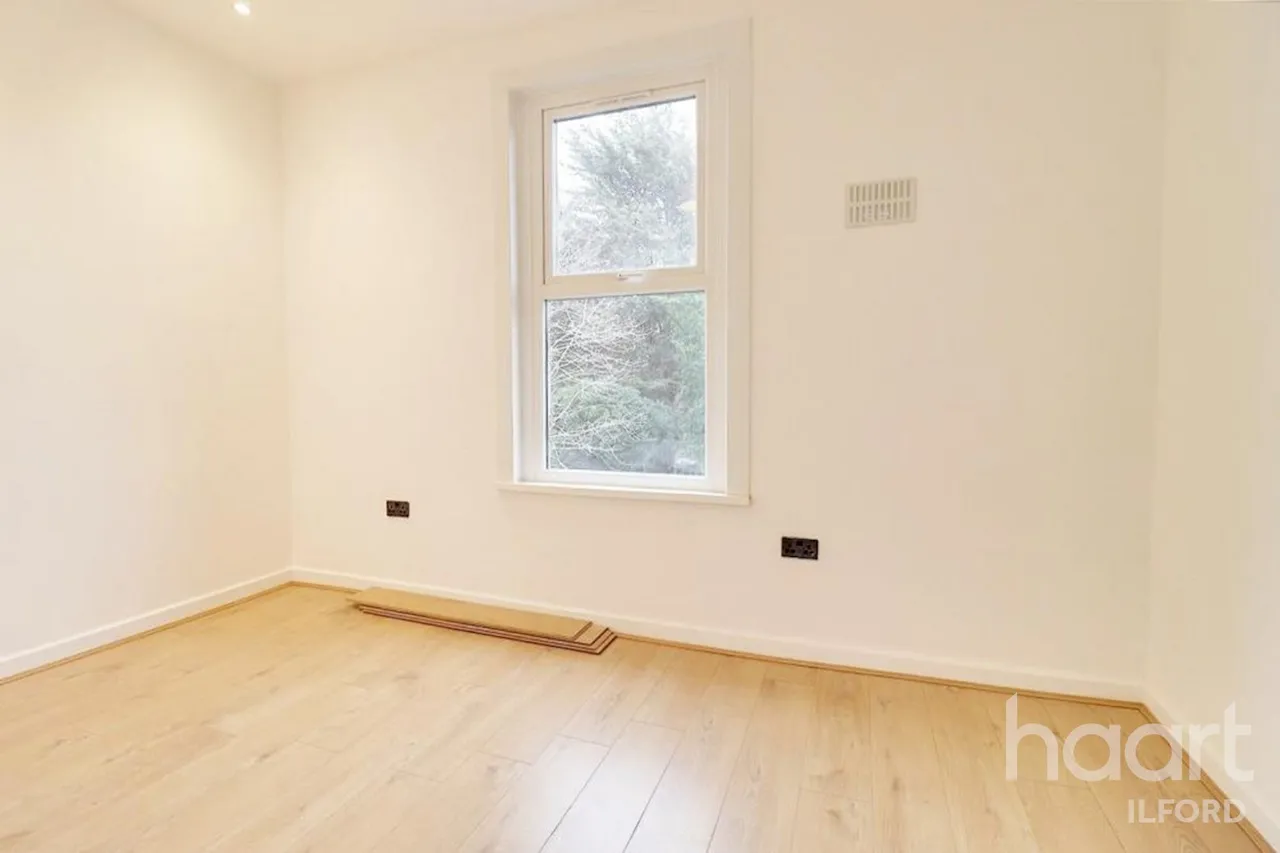 Aldborough Road South, IG3, photo 4