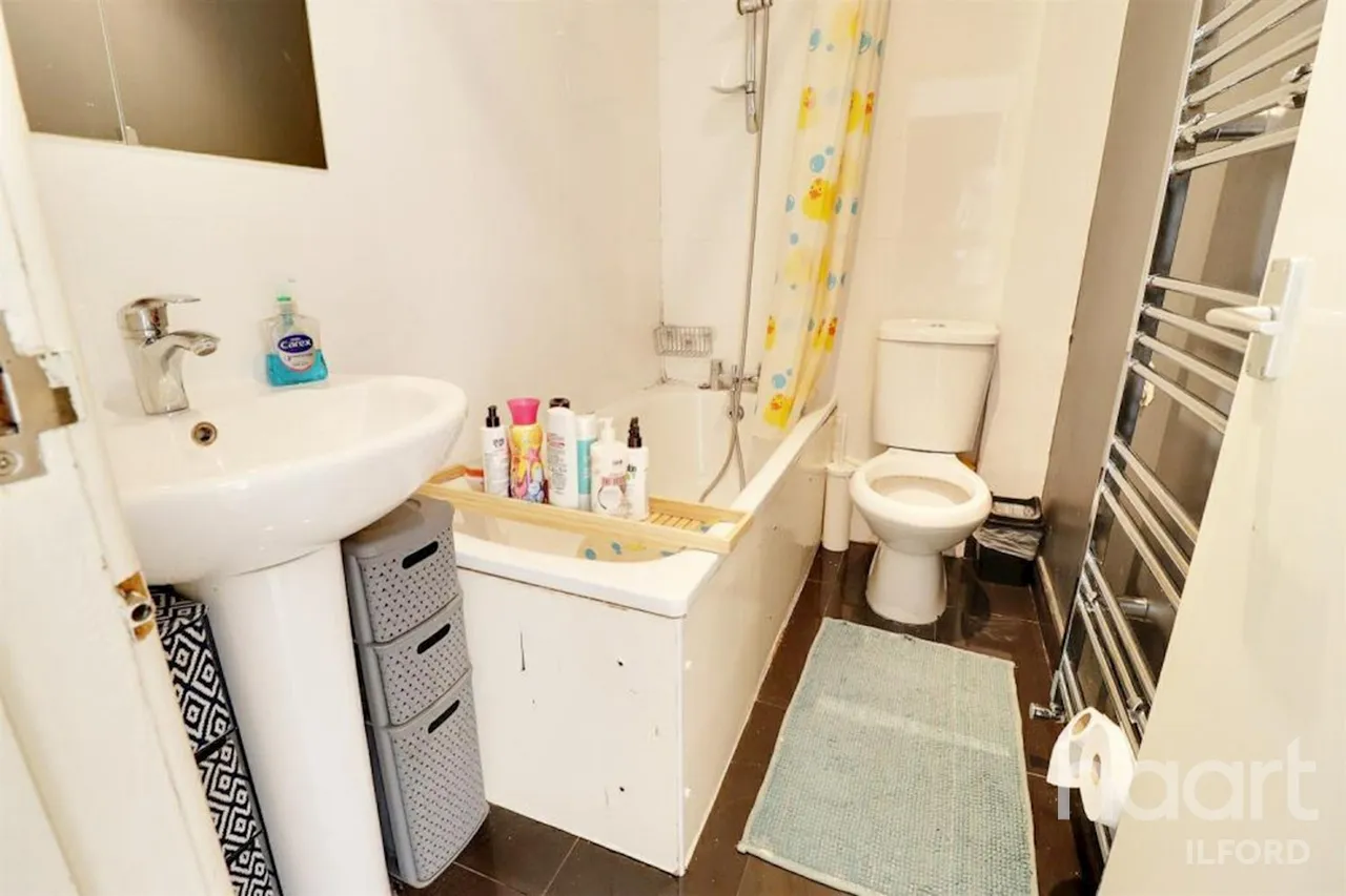 Aldborough Road South, IG3, photo 6