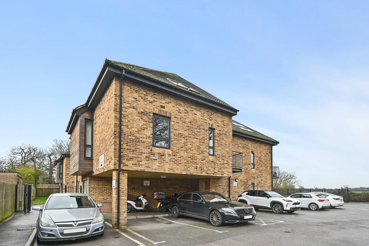 2 bed flat for sale, Broadfields, Harrow, HA2