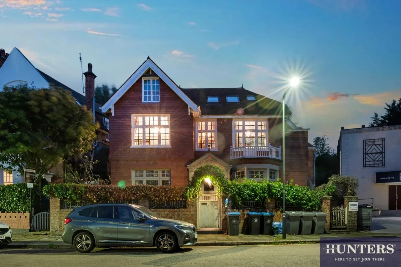 2 bed flat for sale — Heathfield Park, Willesden Green, London, NW2