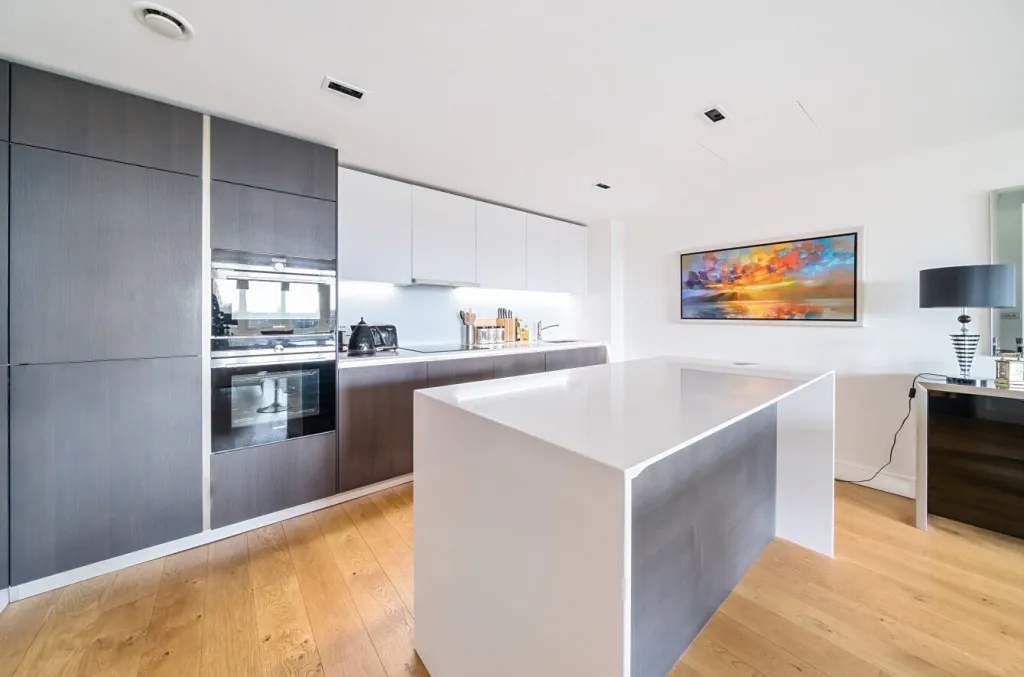 Kew Bridge Road, Brentford, TW8, photo 3