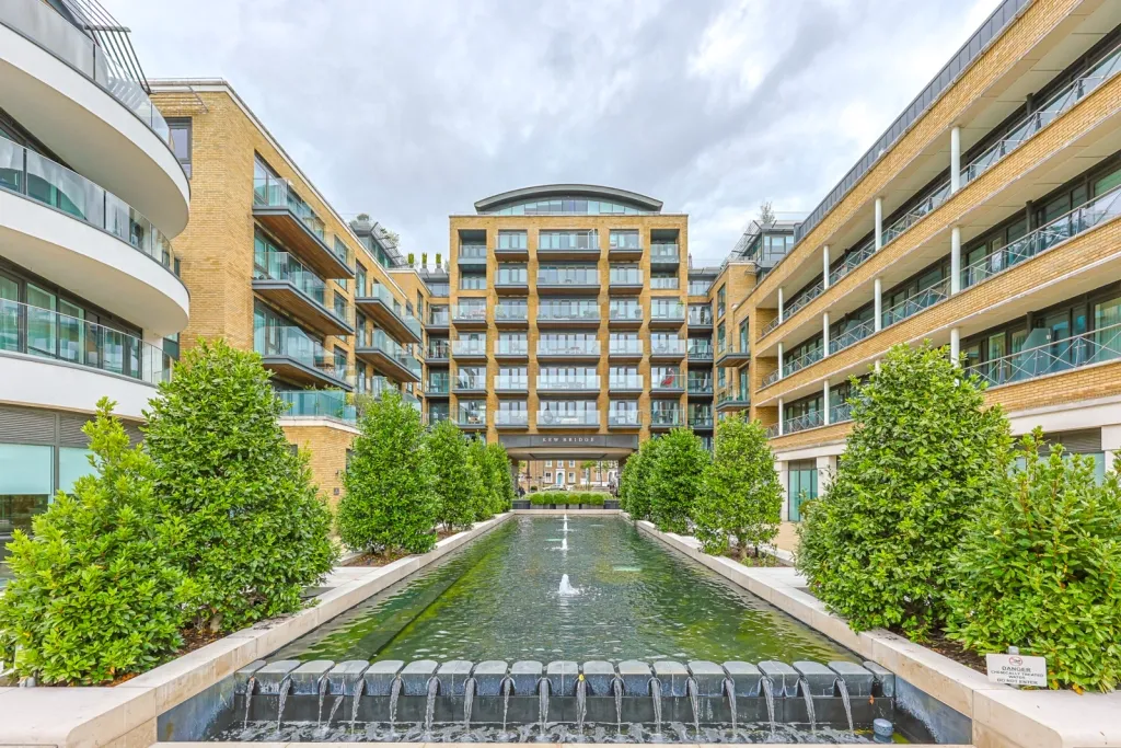 Kew Bridge Road, Brentford, TW8, photo 22