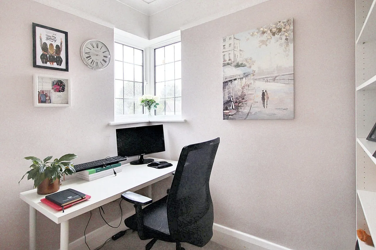 Pickhurst Rise, West Wickham, West Wickham, BR4 0AL, photo 13
