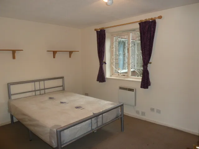 Crosskeys Close, Edmonton, London, N9 7AD, photo 2