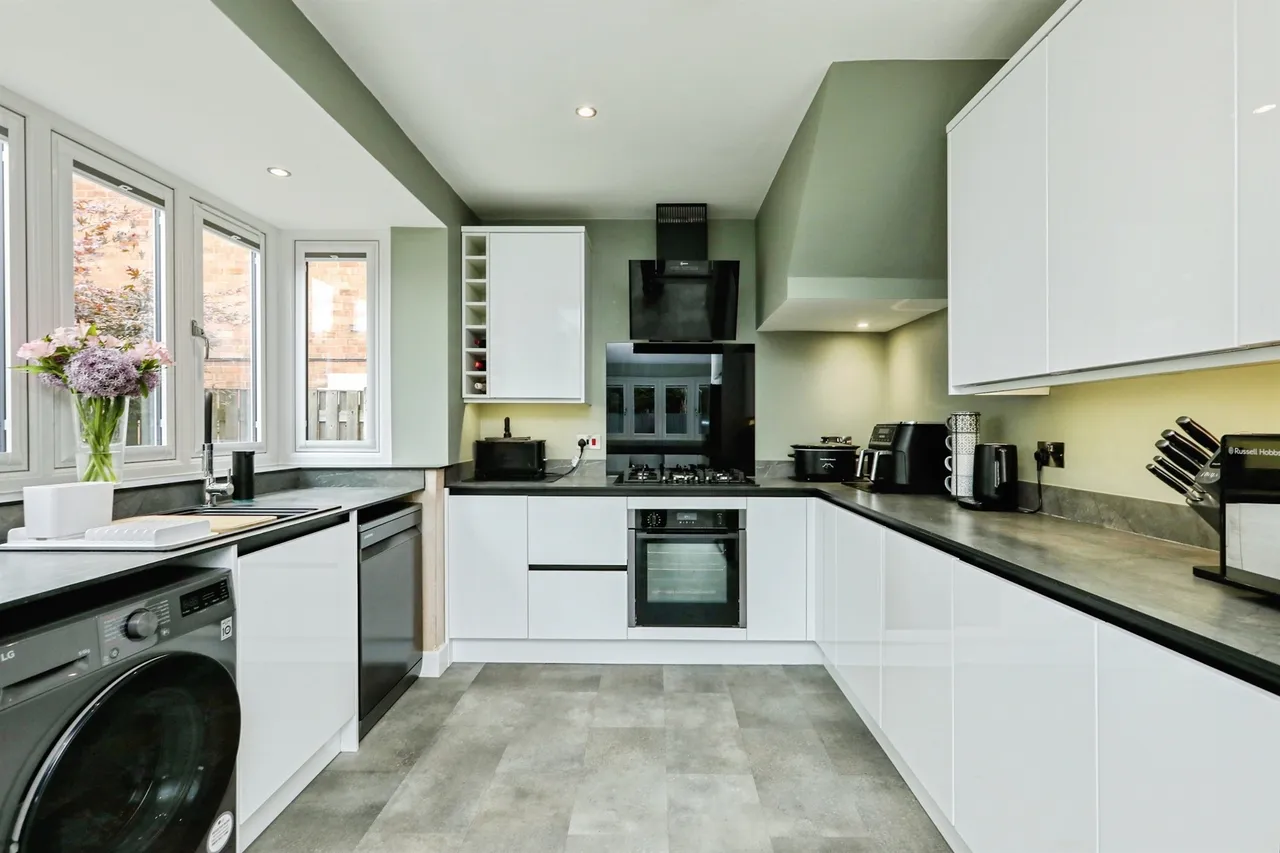 Windsor Road, Carlton-in-Lindrick, WORKSOP, photo 3