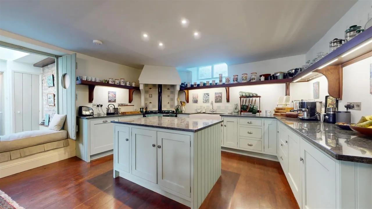 High Street, Swanage, BH19, photo 6