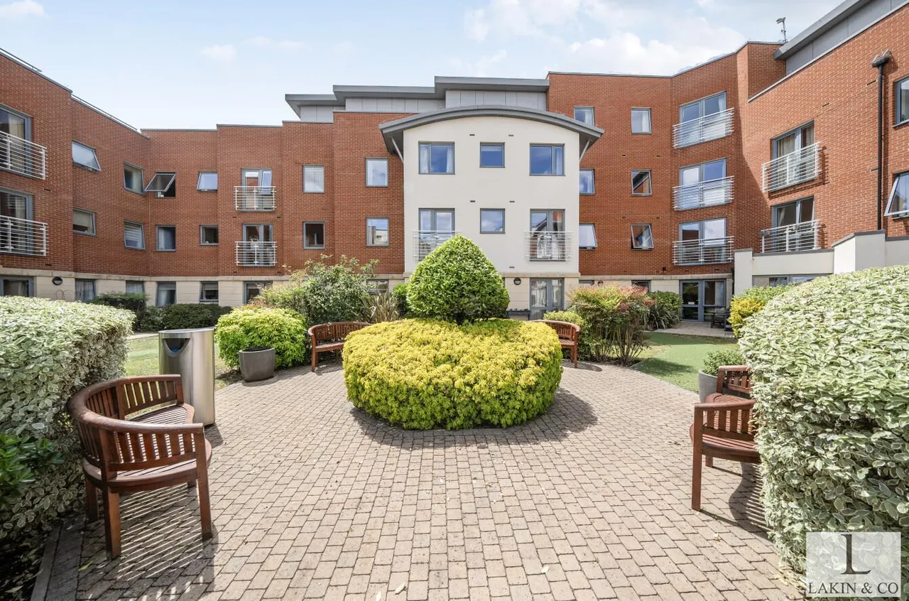 Josiah Drive, Ickenham, UB10 8FB, photo 13