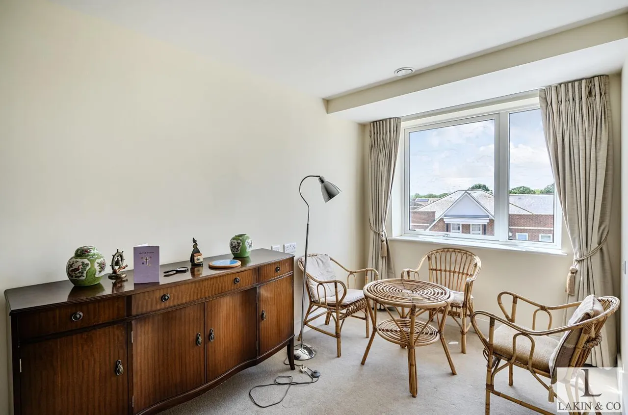 Josiah Drive, Ickenham, UB10 8FB, photo 5