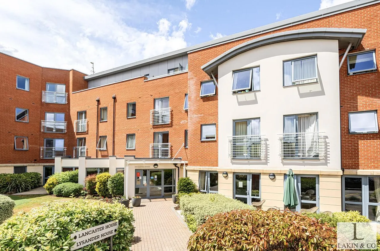 1 bed flat for sale — Josiah Drive, Ickenham, UB10 8FB