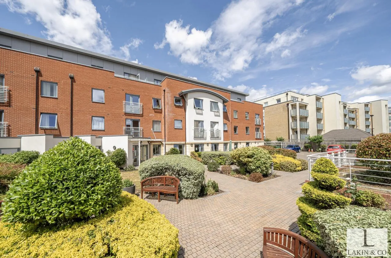 Josiah Drive, Ickenham, UB10 8FB, photo 12