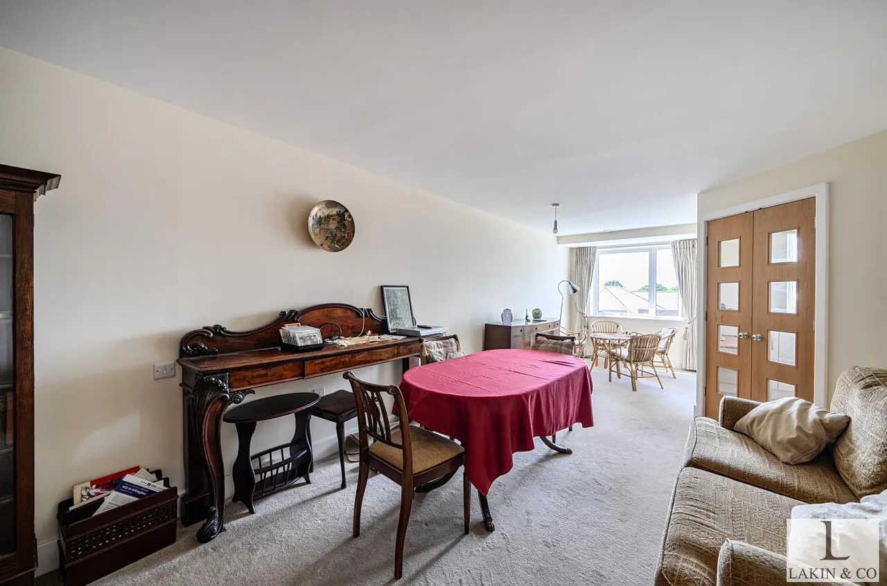 Josiah Drive, Ickenham, UB10 8FB, photo 2