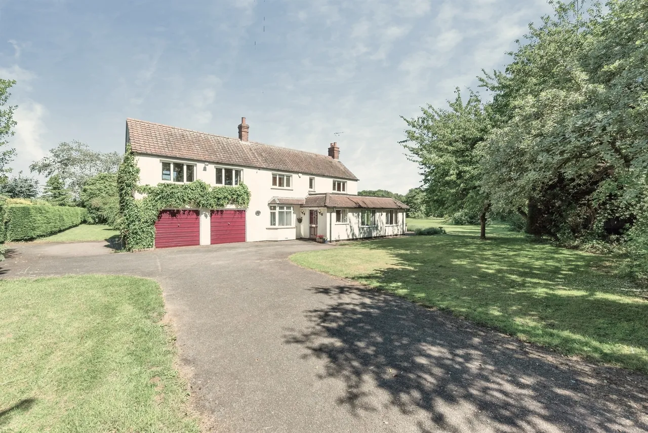 5 bed house for sale — Lincoln Road, Frieston, Grantham