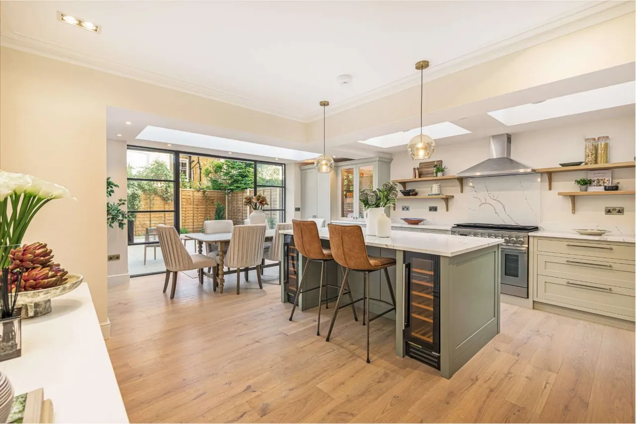 5 bed house for sale, Gosberton Road, London, SW12