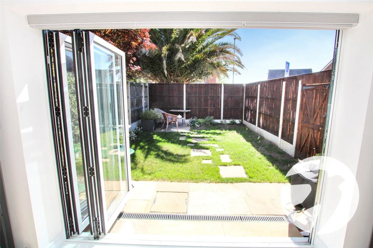 Nelson Mandela Road, London, SE3, photo 14