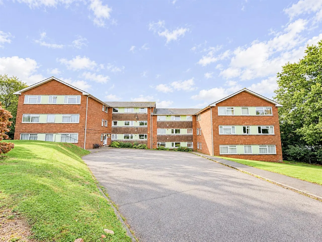 3 bed flat to rent, Rectory Close, St. Leonards-On-Sea, TN38