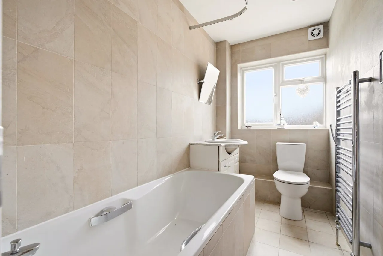 Chantry Lane, London Colney, AL2, photo 17