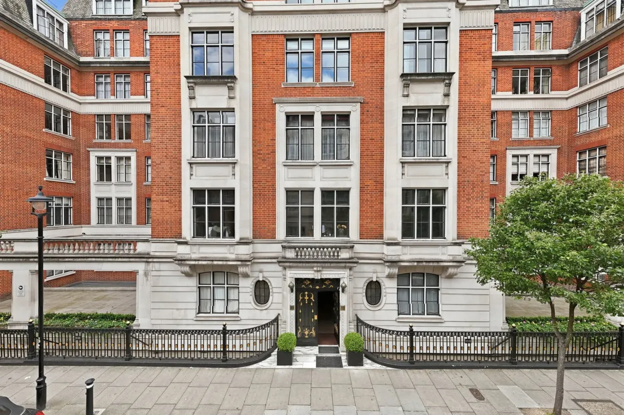 1 bed property for sale — Hallam Street, London, W1W 6Jp