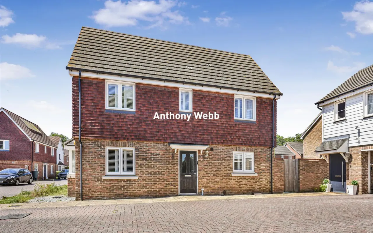 3 bed property for sale — Aldermere Avenue, Cheshunt, Waltham C...