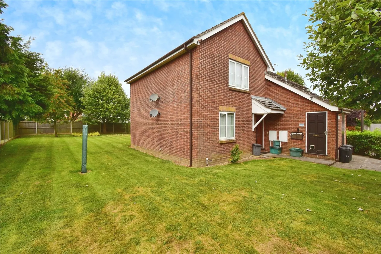 1 bed first floor to rent, London Road, Copford, CO6