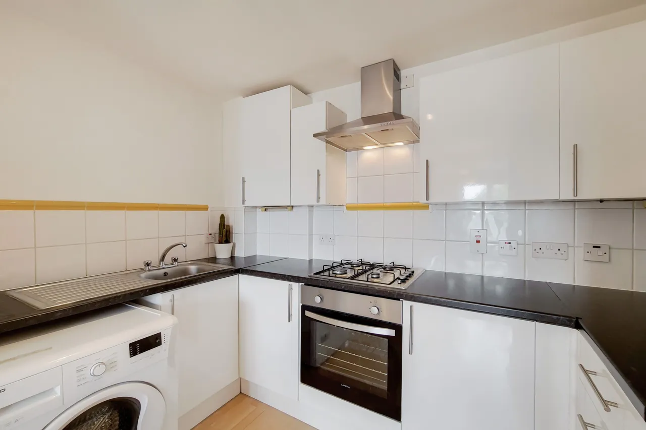 29 Greencourt House, 200 Mile End Road, London, photo 6
