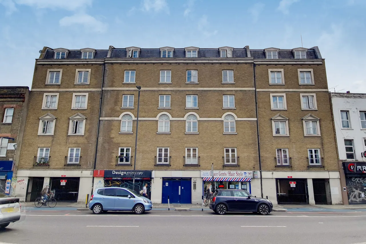 1 bed flat to rent — 29 Greencourt House, 200 Mile End Road, London