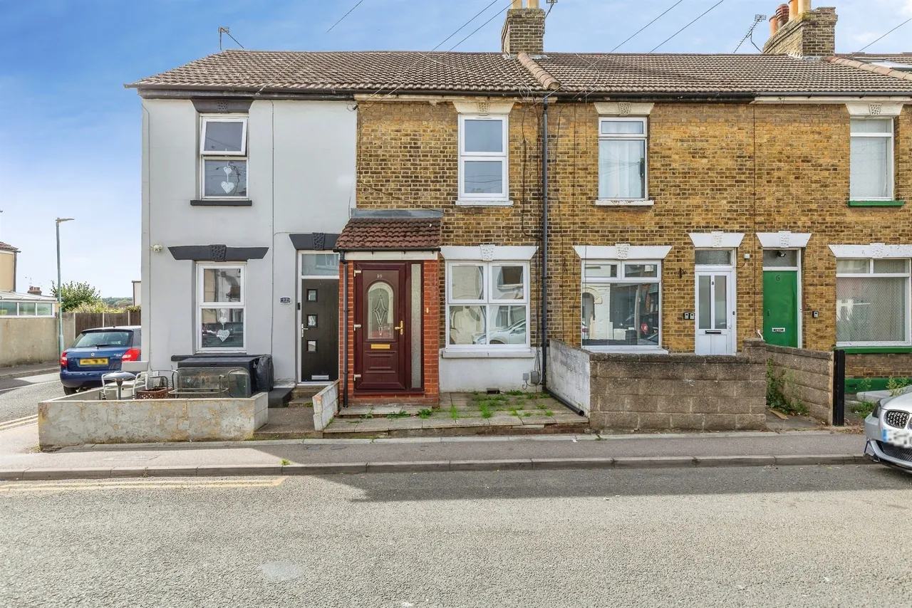 3 bed house for sale — Grange Road, Gillingham