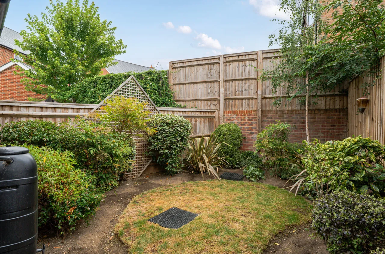 Titchener Way, Hook, RG27, photo 8