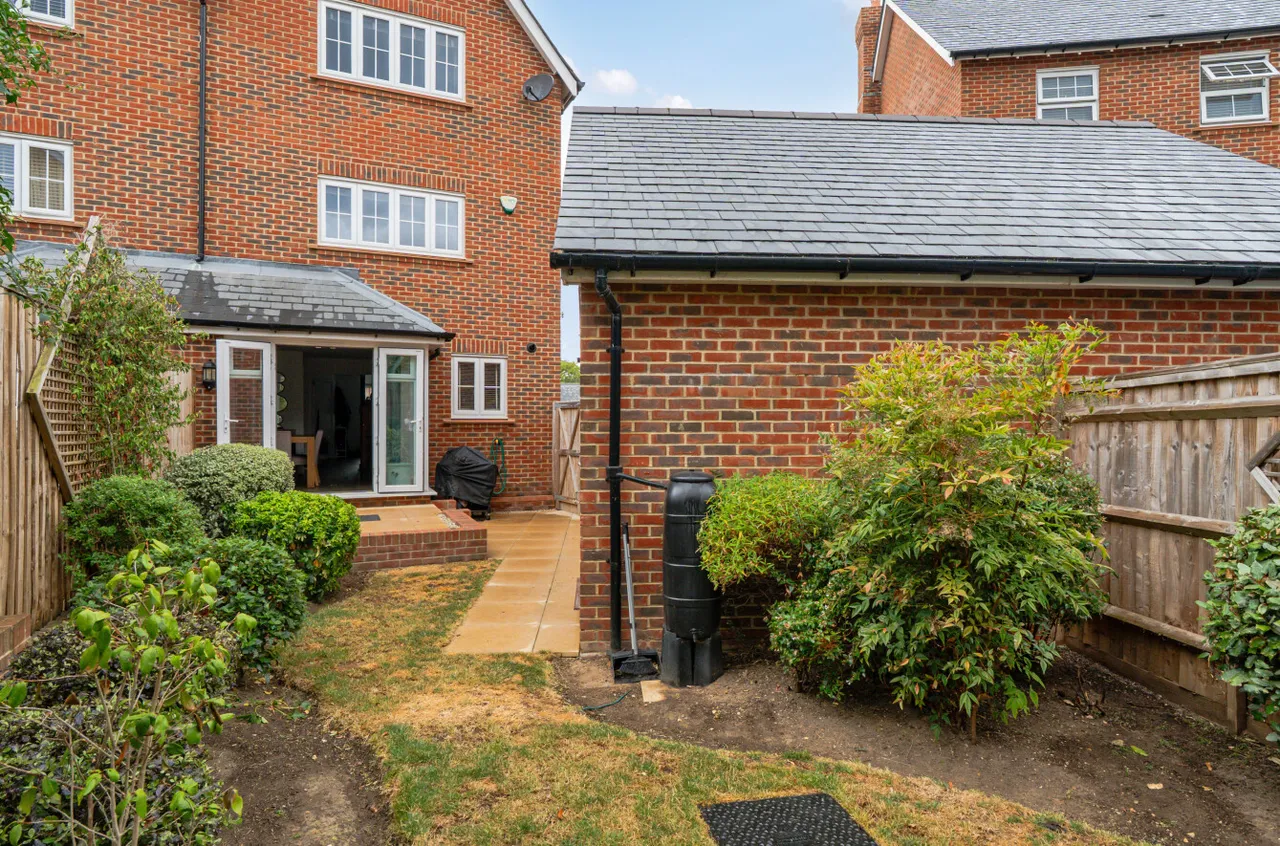 Titchener Way, Hook, RG27, photo 10