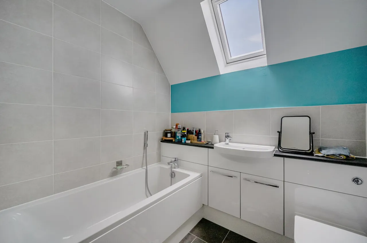 Titchener Way, Hook, RG27, photo 6