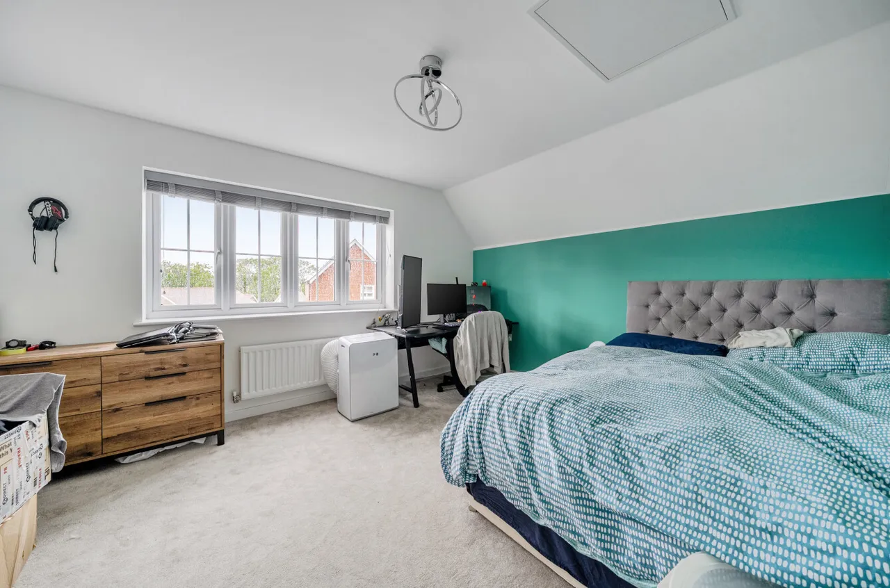 Titchener Way, Hook, RG27, photo 7