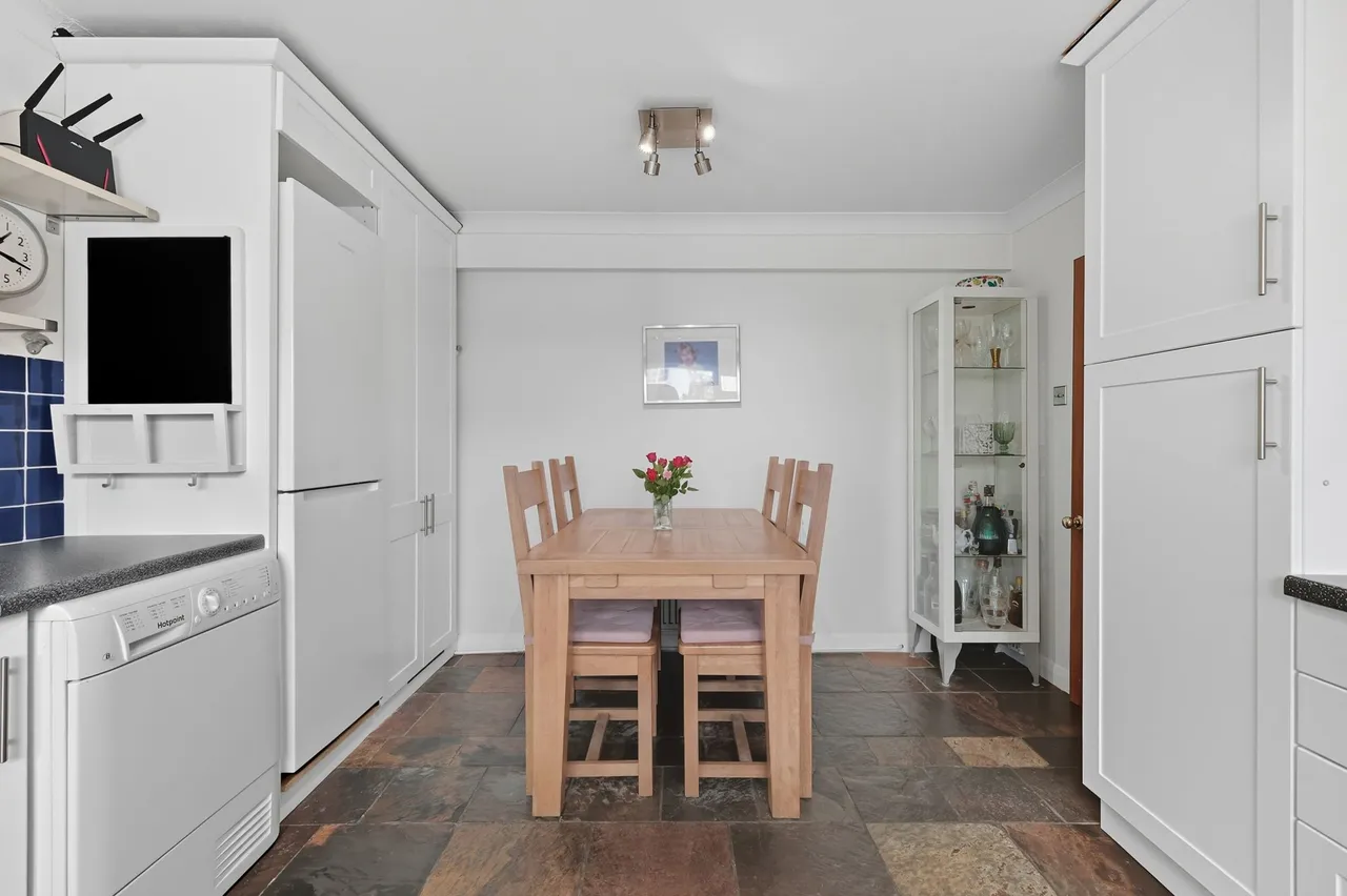 Regent Close, Grays, Essex, RM16 2RD, photo 3