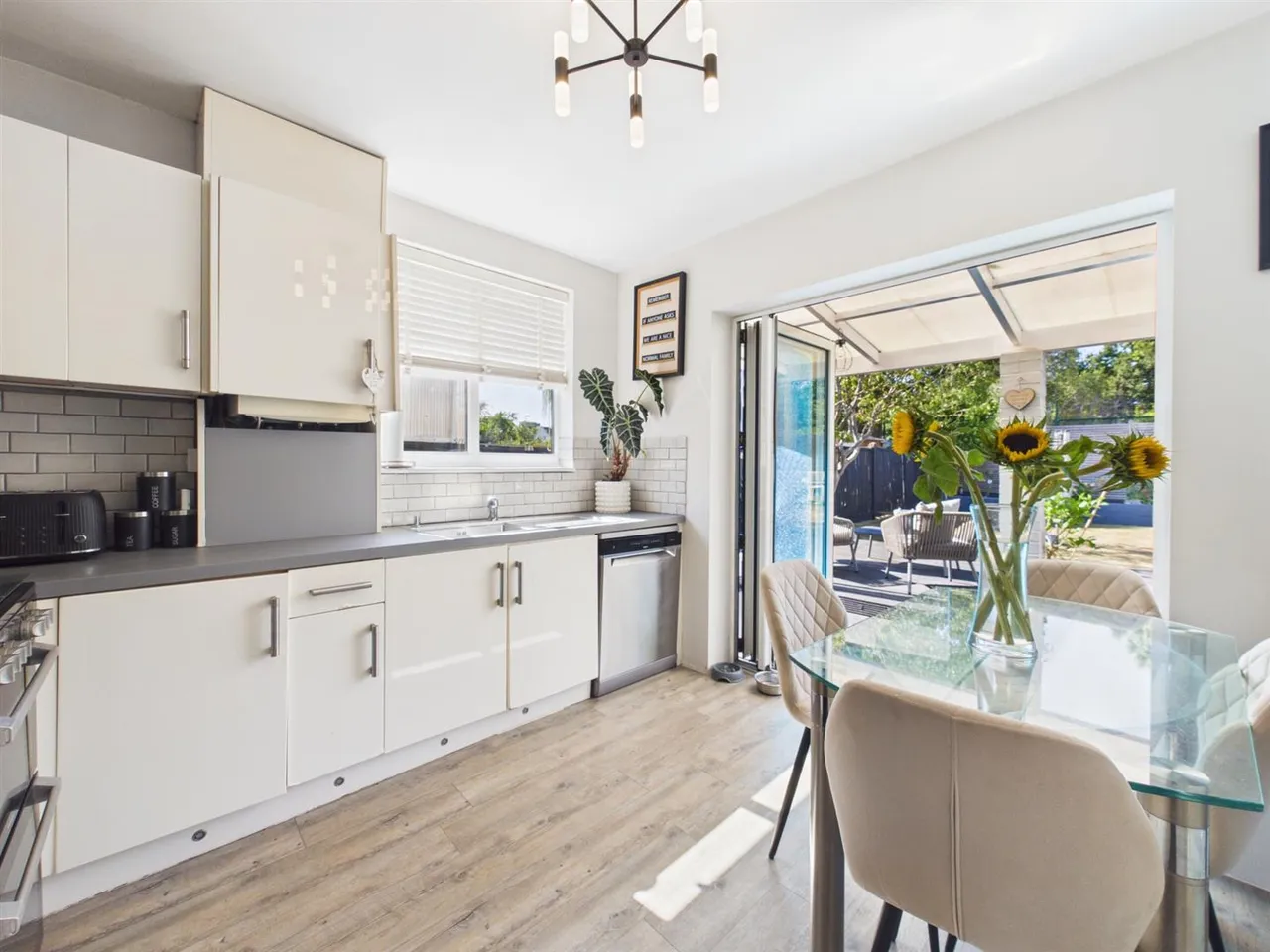 Willow Grove, Ruislip, HA4 6DG, photo 3