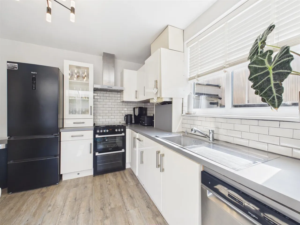 Willow Grove, Ruislip, HA4 6DG, photo 2