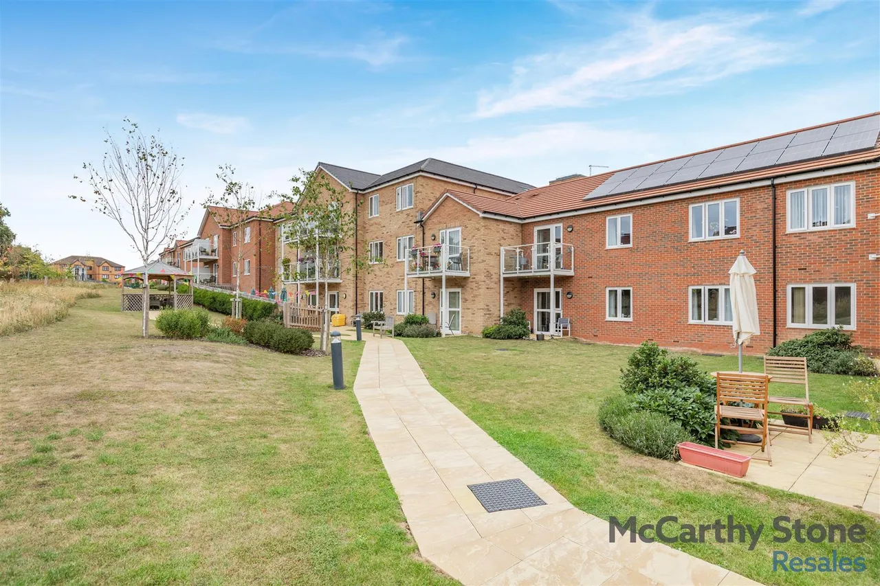 2 bed flat for sale, Barnsdale Drive, Westcroft, MK4