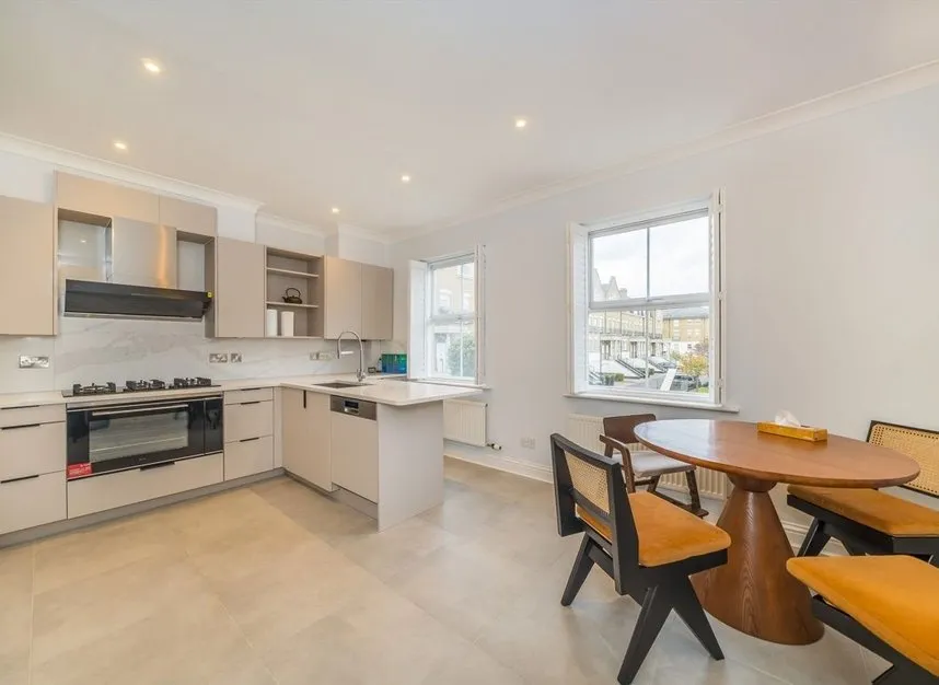 Clearwater Place, Surbiton, KT6, photo 2