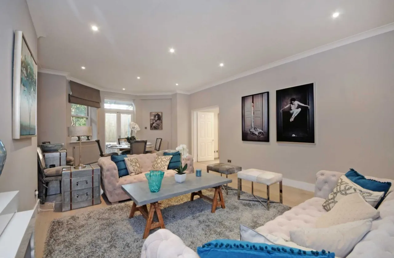 London, NW3, photo 2