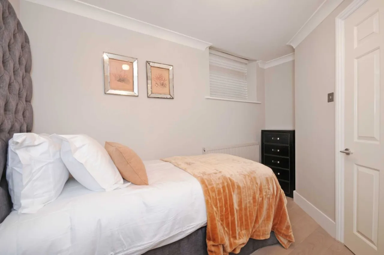 London, NW3, photo 8