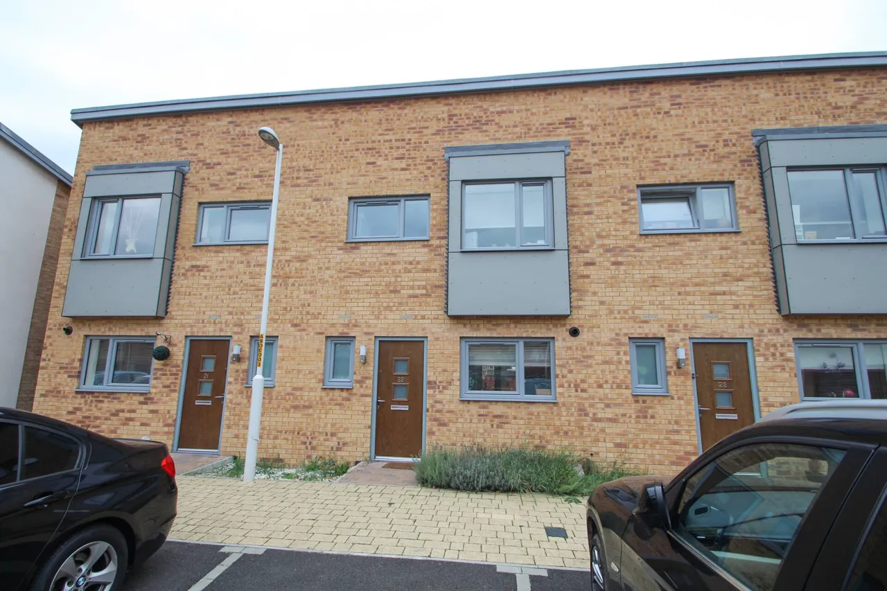 2 bed house for sale — Cloud Close, Dartford