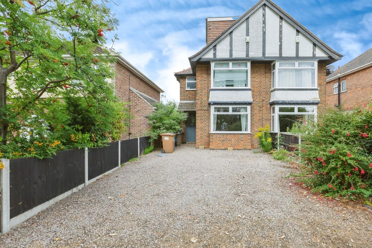 4 bed house for sale — Leicester Road, Loughborough
