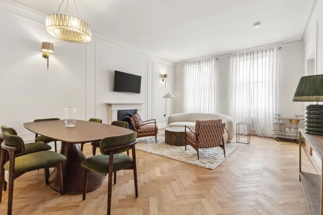 2 bed flat for sale, Roland Gardens, London, SW7
