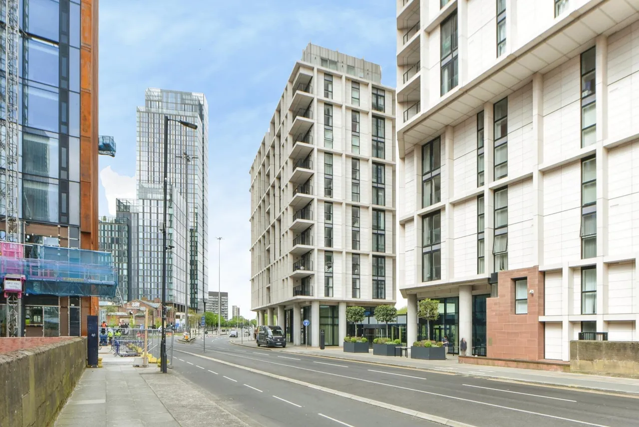 1 bed flat for sale, Chester Road, Manchester, M15