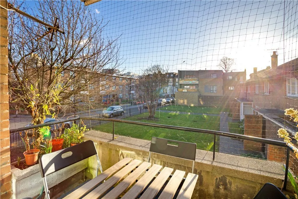 Bedser Court, Clarence Walk, London, SW4, photo 6